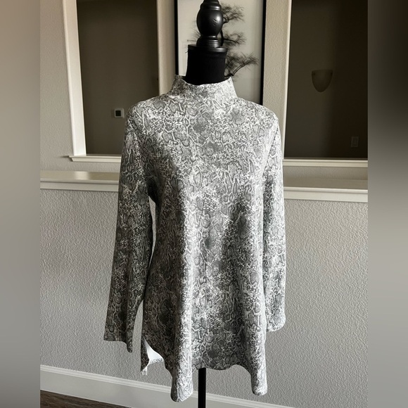 Chico’s LONG SLEEVED ZIPPER BACK TURTLENECK - Chico’s Size 2 / US Large - Picture 1 of 7